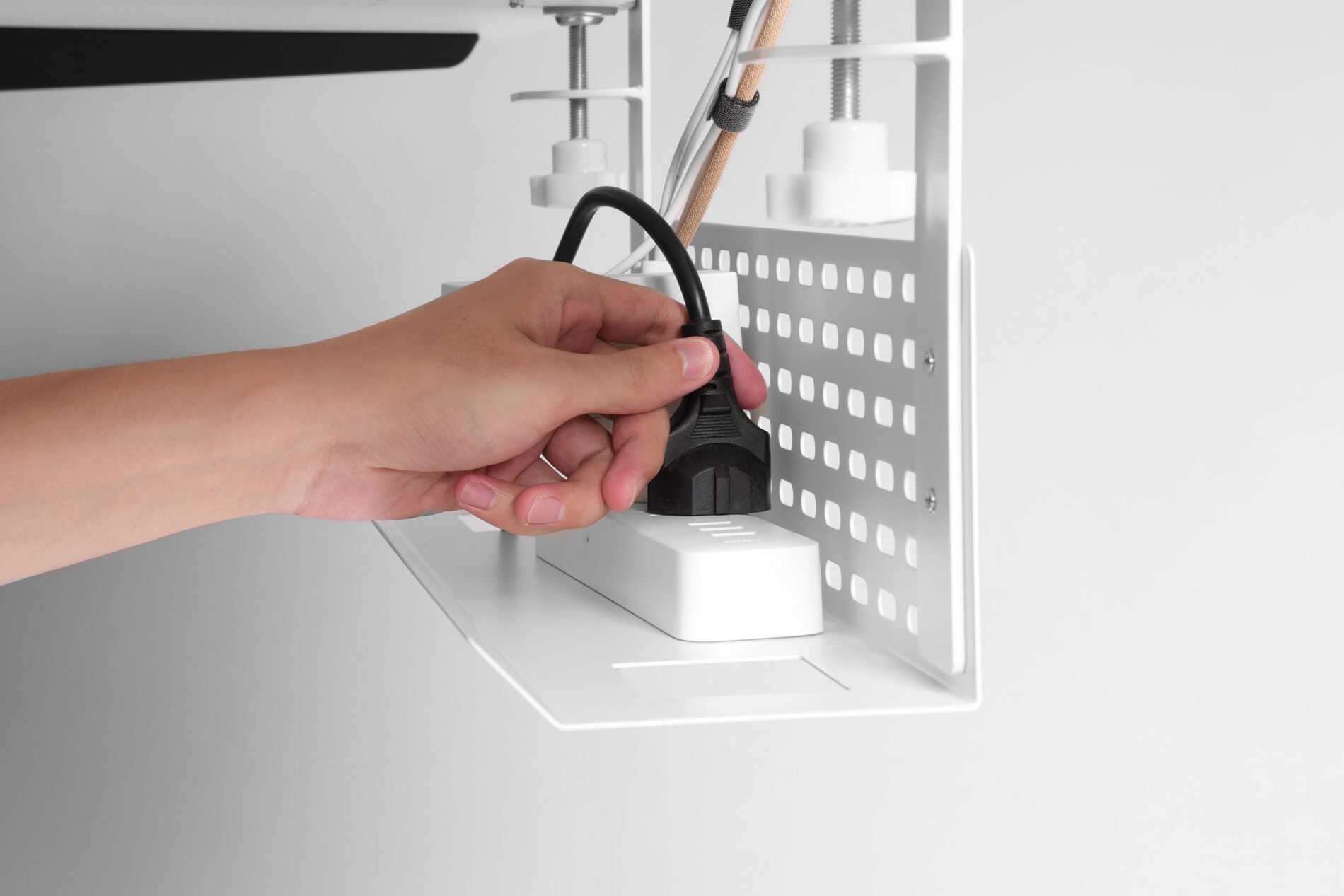 Khay giấu dây kẹp bàn HyperWork HPW-CM03